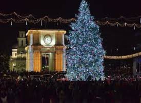 Праздники приходят: когда в Кишинёве откроется новогодняя елка?