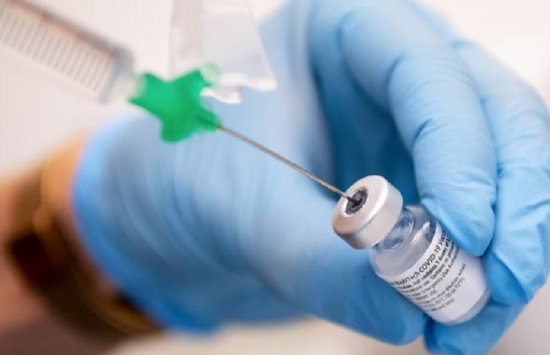 2 % жителей Молдовы уже получили первую дозу антиковидной вакцины. На подходе вторая...