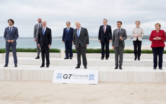 На саммите G7 было решено распределить 2,3 млрд доз вакцин среди бедных стран