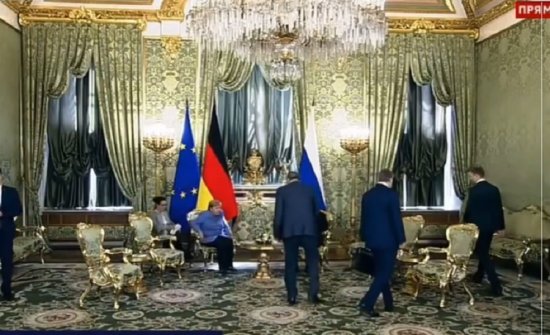 NO COMMENT: На встрече в Кремле Ангела Меркель здоровалась со всеми на русском языке