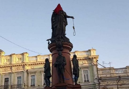 В Одессе совершен акт вандализма в отношении памятника Екатерине II