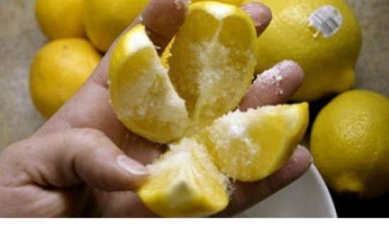Лимон снимет напряжение и справится с микробами/вирусами