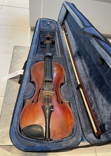 Из Молдовы пытались вывезти скрипку, которой более 100 лет