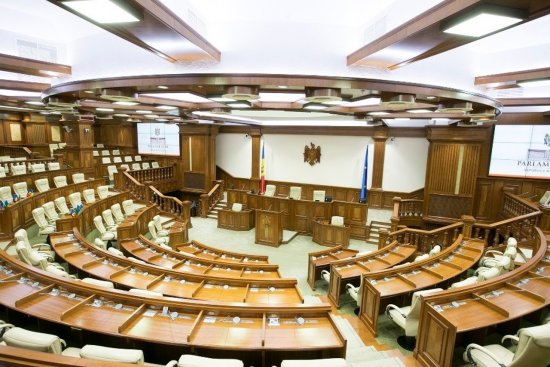 ЦИК Молдовы утвердил распределение мандатов в парламенте по итогам выборов
