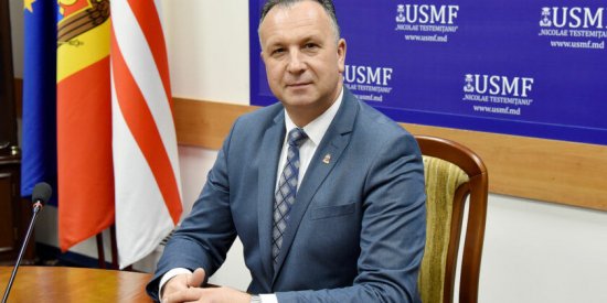 Дом за 2,6 млн и авто за 99 тысяч евро: как живёт глава Минздрава