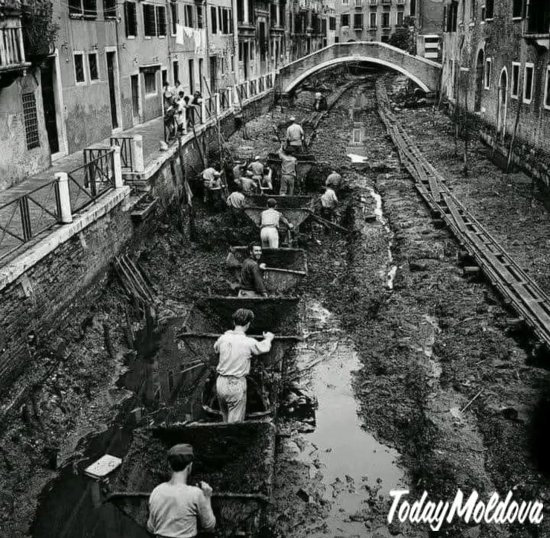 Венеция осталась без воды: легендарная очистка каналов 1956 года
