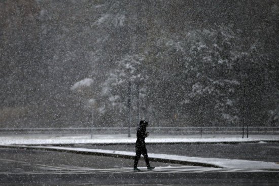 Мокрый снег днём и крепкий мороз ночью: какой будет погода в Молдове 26 декабря