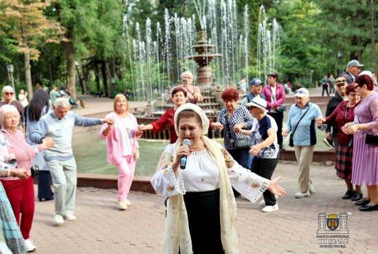 Осенние выходные под музыку: в центре Кишинёва пройдут концерты для старшего поколения