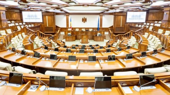 Что рассмотрит парламент Молдовы 8 октября: законы ЕС, пенсии и реорганизация железной дороги