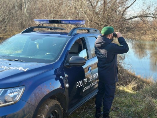 Заплатили до 5 000 евро за путь в ЕС:  4 граждан Индии пытались нелегально перейти границу с Румынией